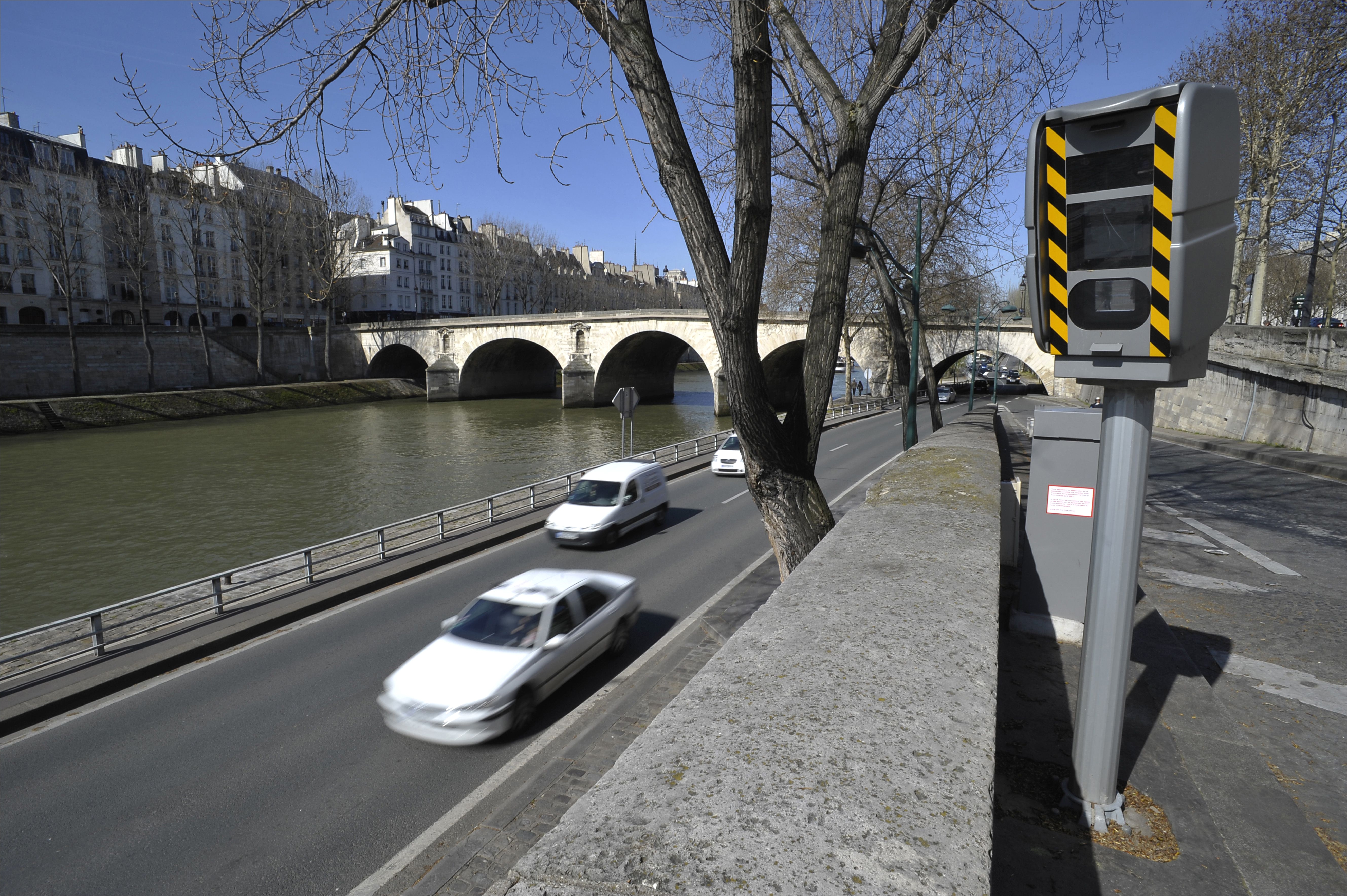 france paris speed camera 127059180 58f2c0fd3df78cd3fc15ea69