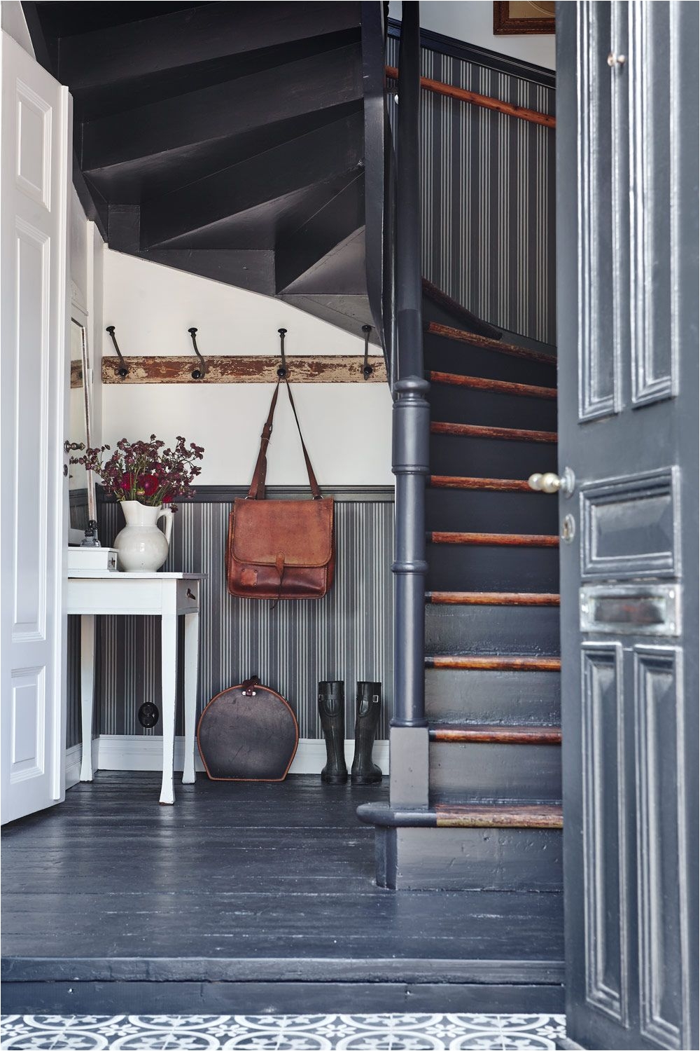 an unexpected seemingly counterintuitive foyer trick to make your home feel bigger