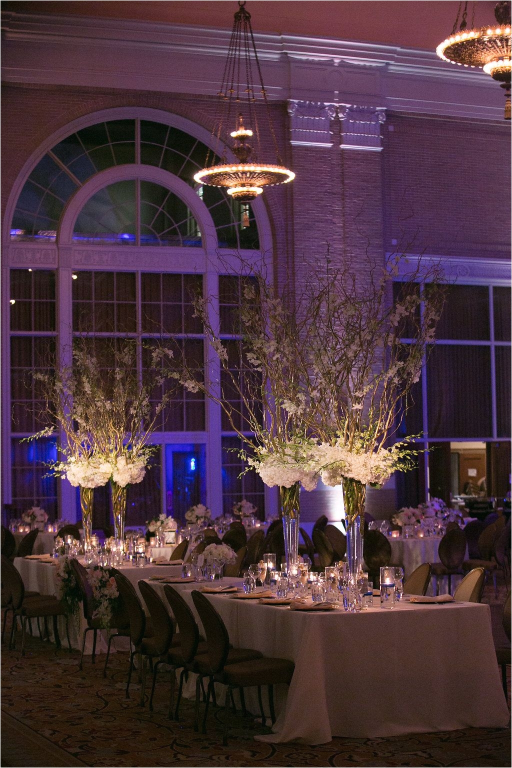 dallas wedding lighting design by beyond at union station candlelight uplighting in ballroom with blue uplighting on loggia head table wash with cross