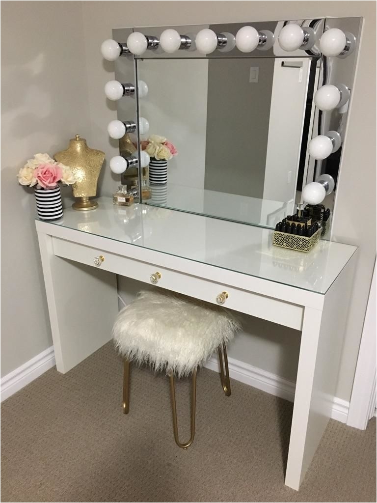 picture of vanity mirror with desk lights