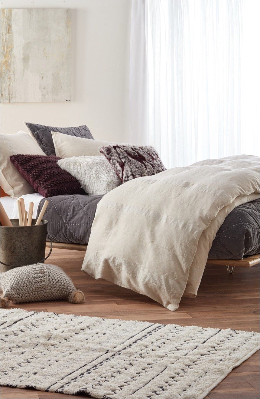 Spicing up the bedroom with these neutral colors for a cozy feel