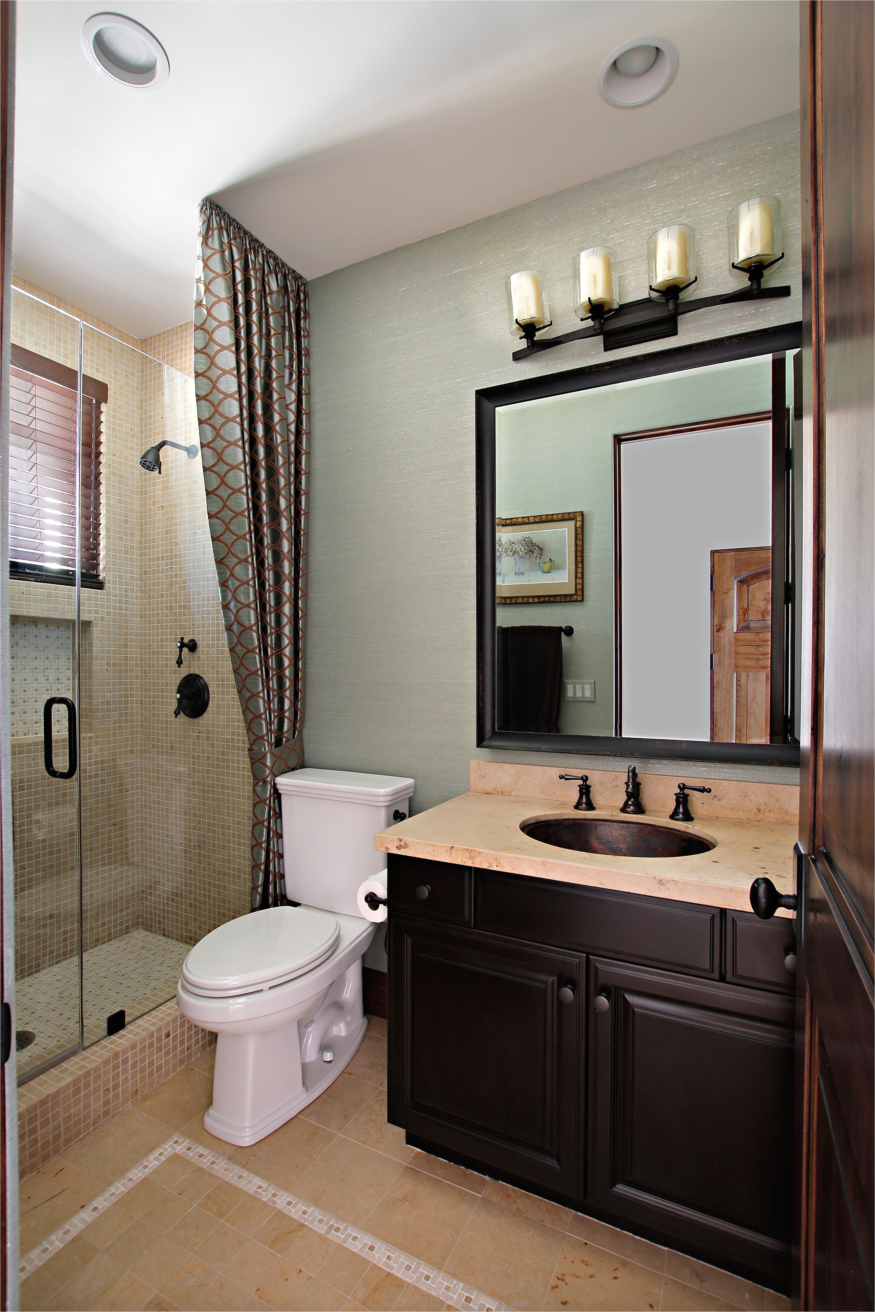 Green Exterior Design With Extra Tub Shower Ideas For Small Bathrooms I Pinimg Originals 8e 04 