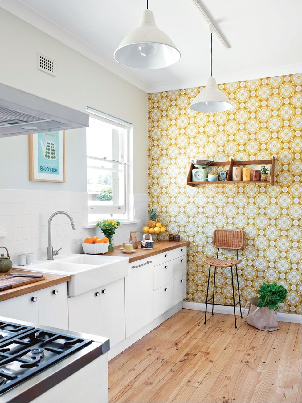 10 formas de introducir el color amarillo en tu cocina Modern Retro Kitchen Kitchen Retro