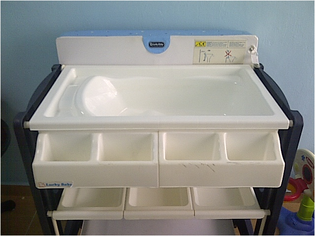 lucky baby changing table with bath tub