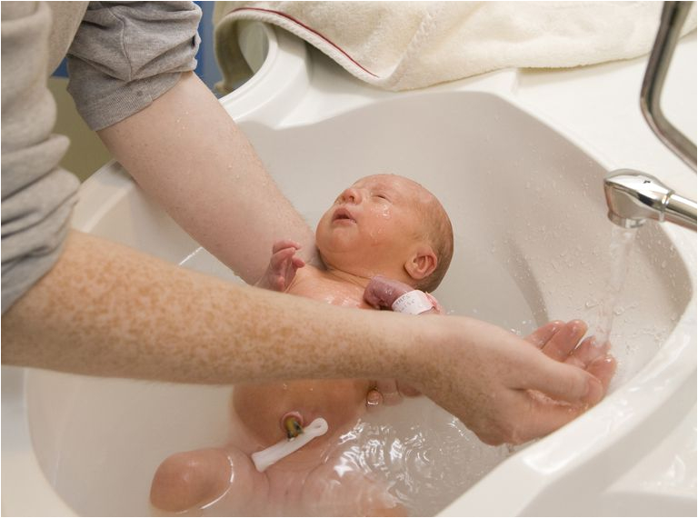 Baby Bathtub No Can You Put A Premature Baby In A Bath Tub