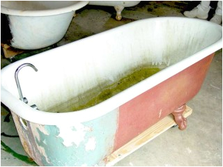 clawfoot bathtub refinishing