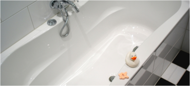 eliminating water behind a bathtub liner