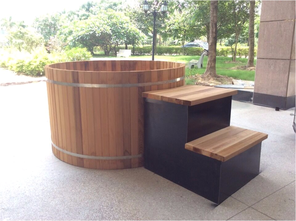 Chinese outdoor wooden barrel bath tub