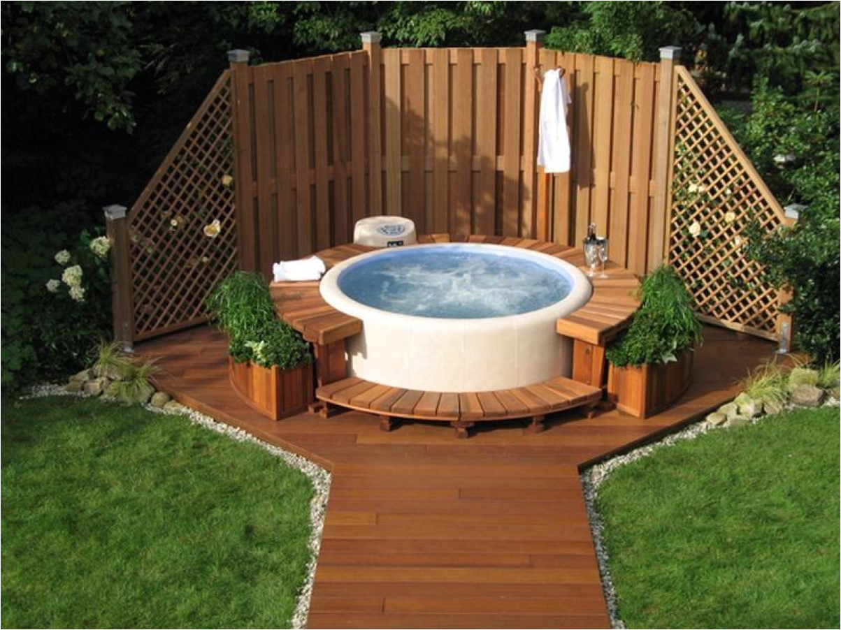 outdoor jacuzzi