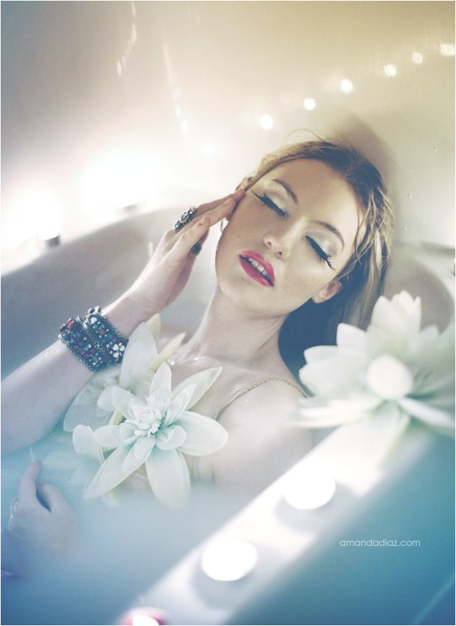 photography poses bathtub pool