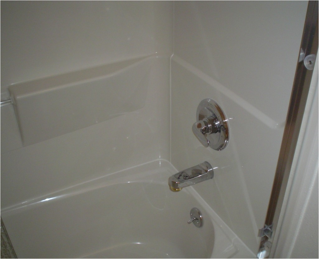 installation simple and secure with bathtub surround