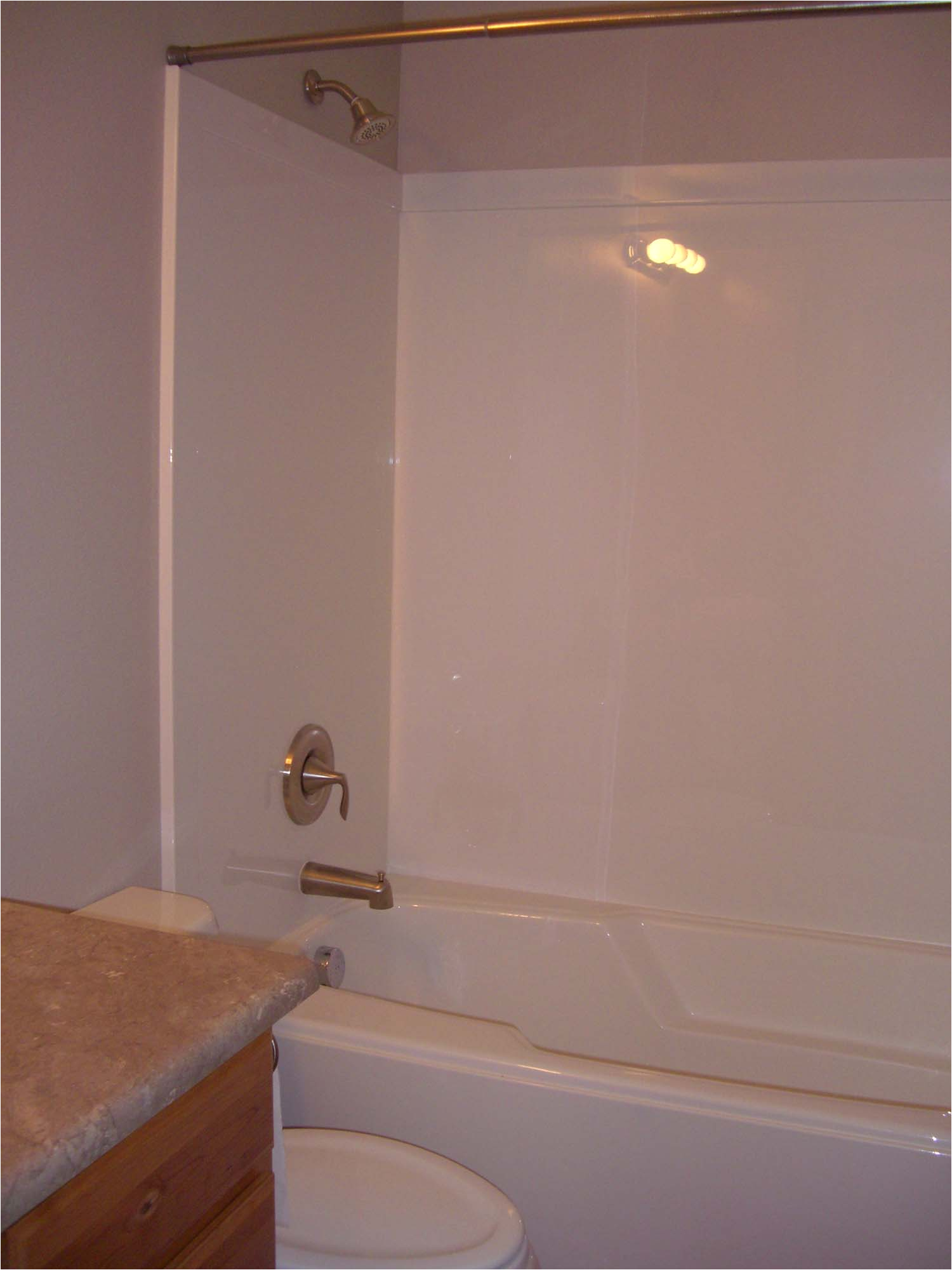 installation simple and secure with bathtub surround