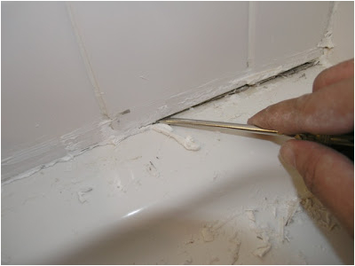 how to caulk bathtub