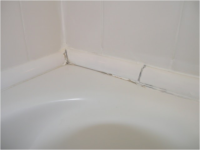 how to caulk bathtub