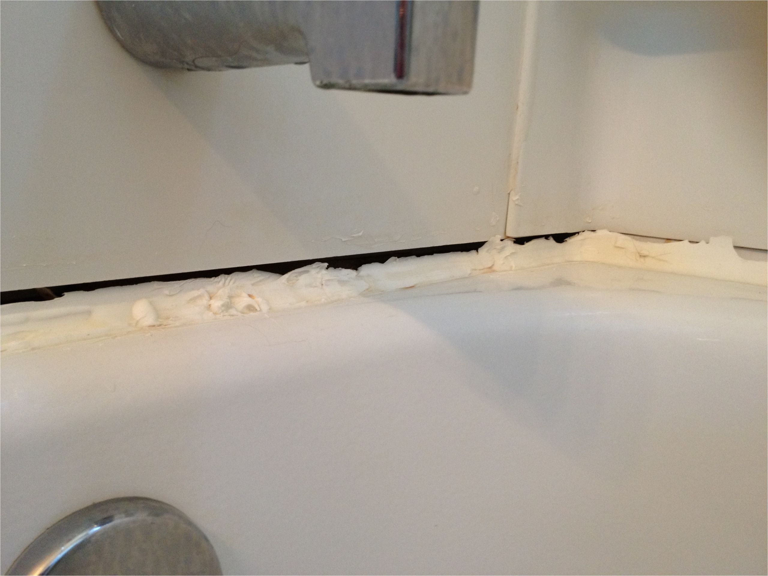 fix tub surround gap