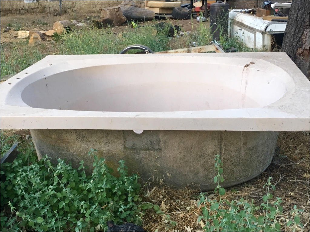 sunk in huge bath tub fiber glass over 6ft long about 3 feet deep 6614c00d 7d75 4db4 bfdd 6207faa