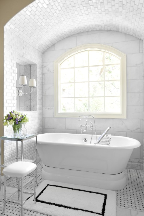 5 pretty pedestal soaker tubs