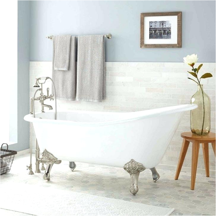 small clawfoot tub