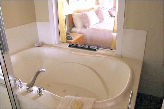 Bathtubs Vancouver Canada Vancouver island Hot Tub Suites Hotels and Resorts with