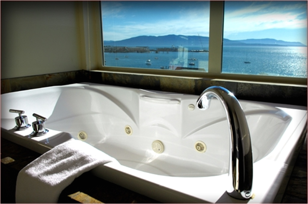 hotel rooms with jacuzzi