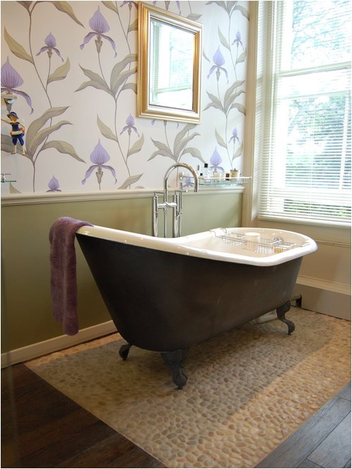 clawfoot tub bathroom