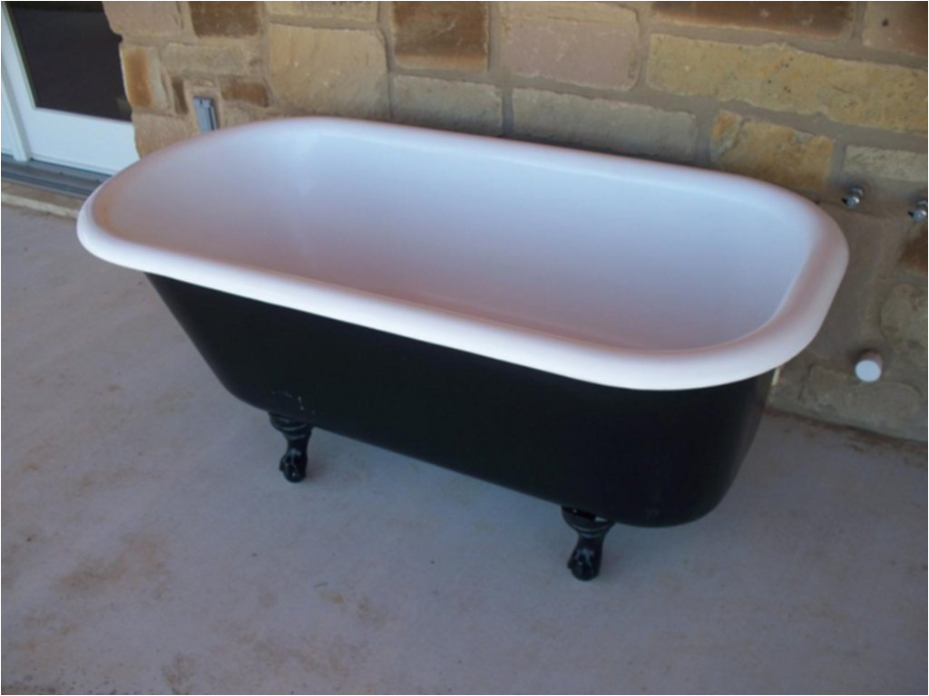 clawfoot tub