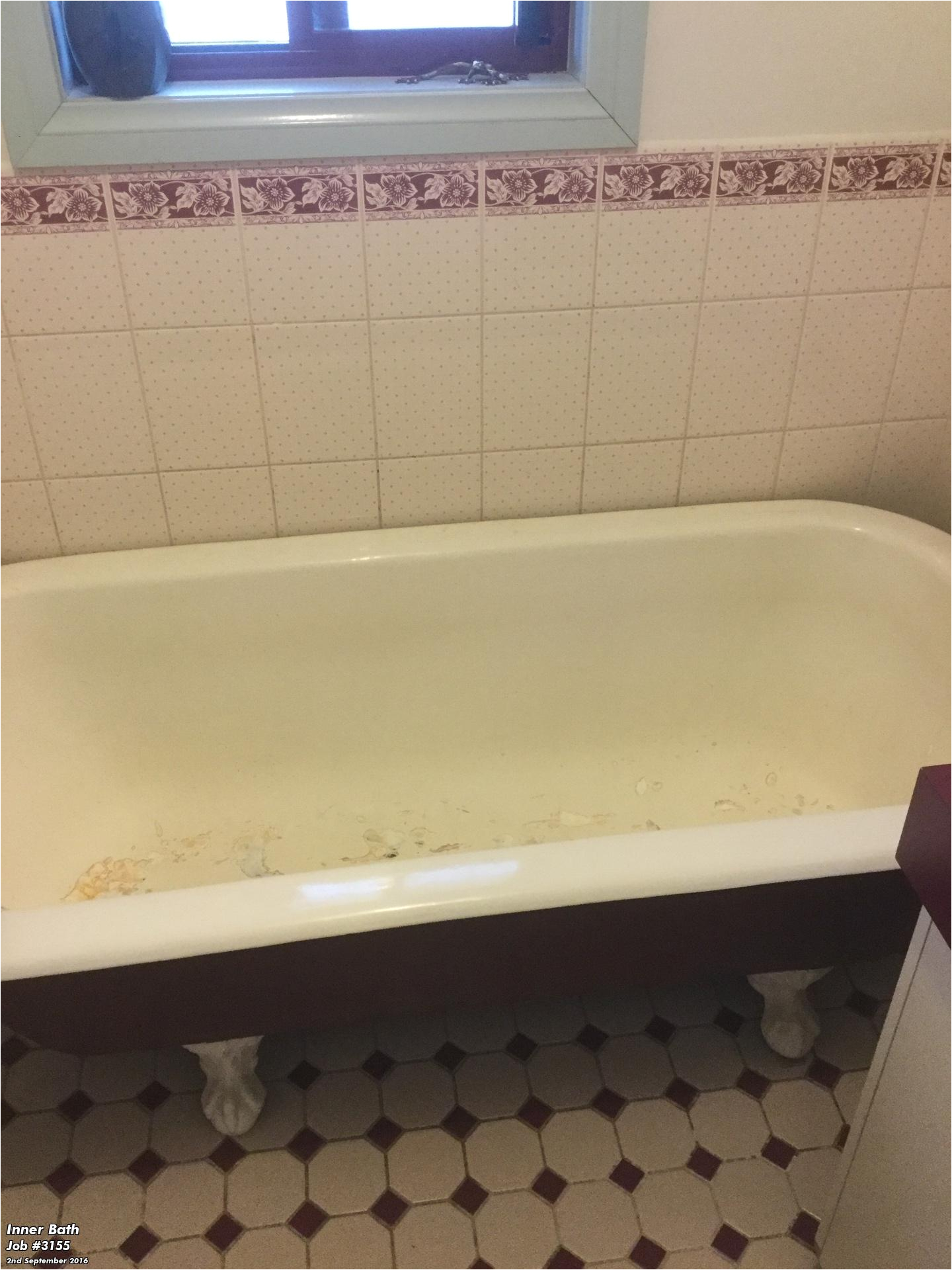 clawfoot bathtub