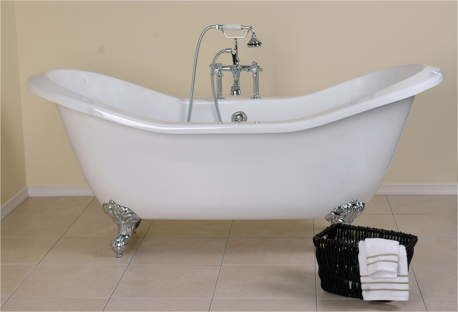 gorgeous clawfoot bathtub for luxury bathroom idea