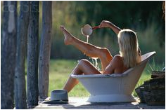 Clawfoot Tub Outside 1000 Images About Clawfoot Bathtub Luv On Pinterest