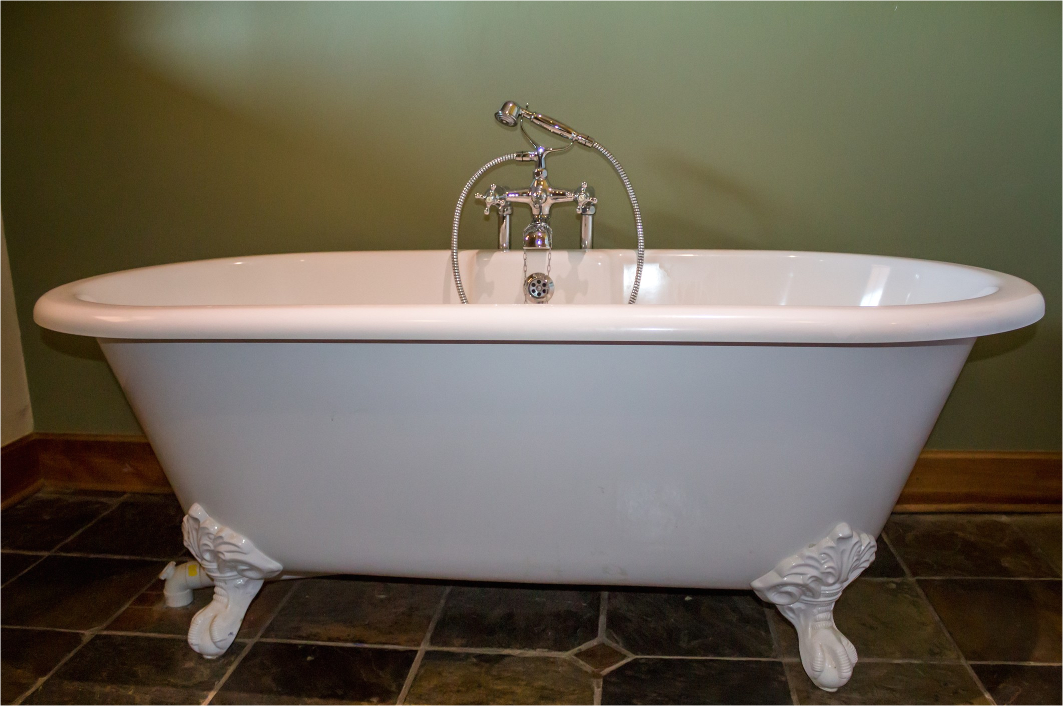 why you shouldnt install a clawfoot tub in your home