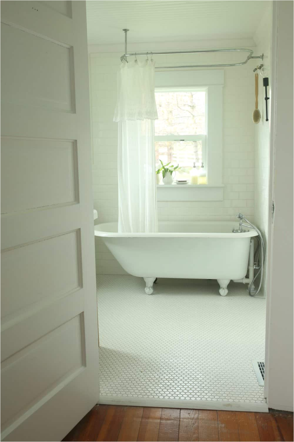 Clawfoot Tub Restoration Refinishing A Clawfoot Tub before and after Farmhouse On