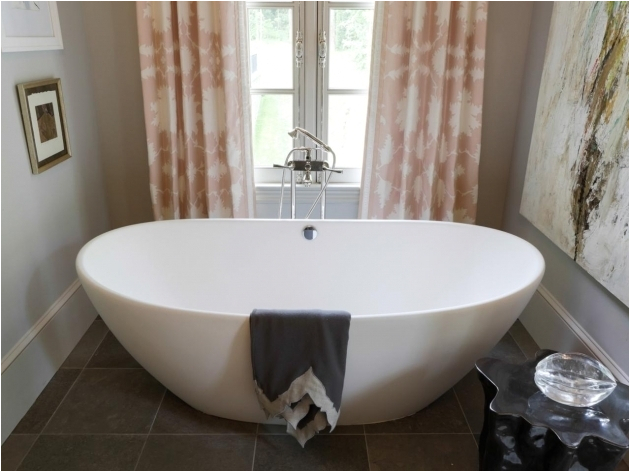freestanding soaking tub for two