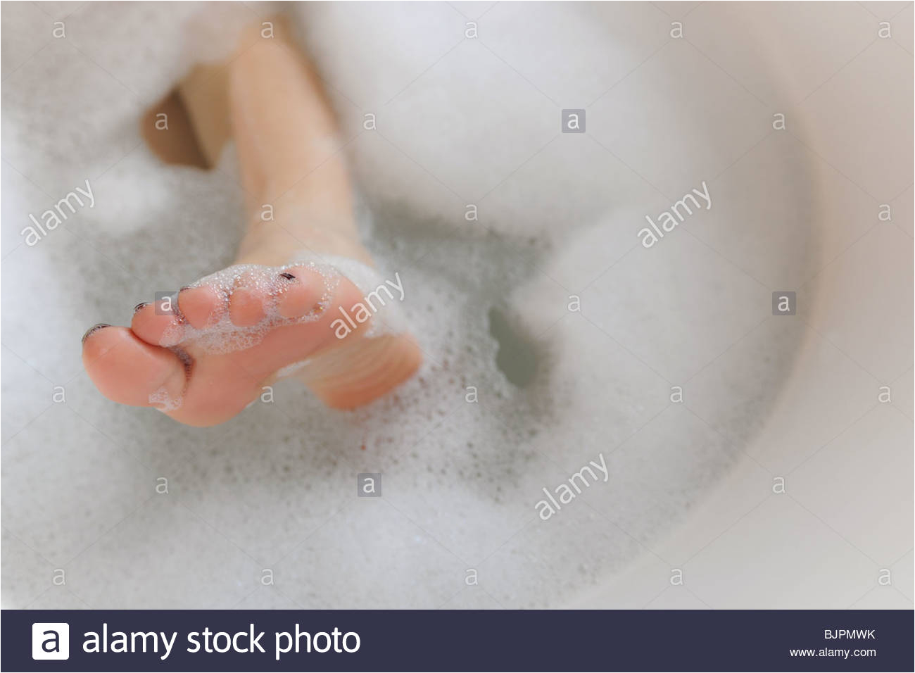 Foot Bathtub with Bubbles soap Bubble Stock S & soap Bubble Stock Alamy