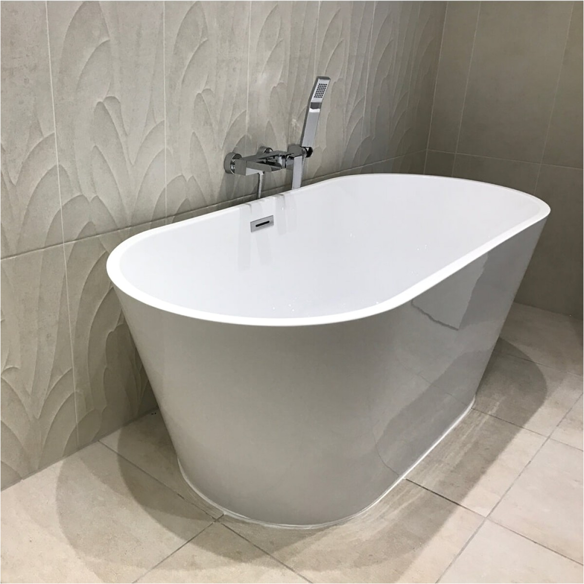 drench sebastian acrylic white freestanding bath 1500 x 700mm