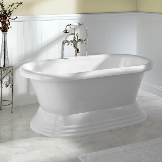 freestanding soaking tub for two