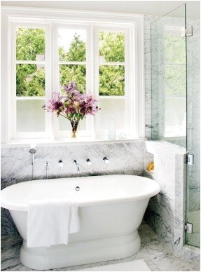 freestanding corner bathtub