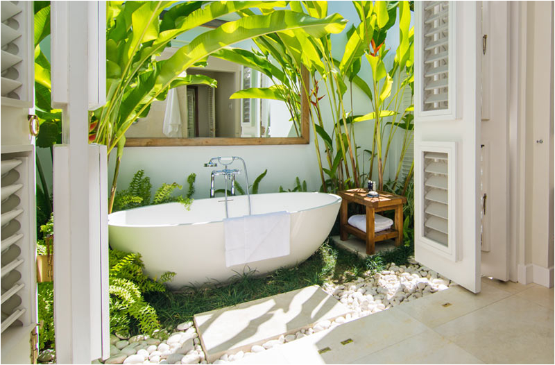 luxury outdoor freestanding bathtub