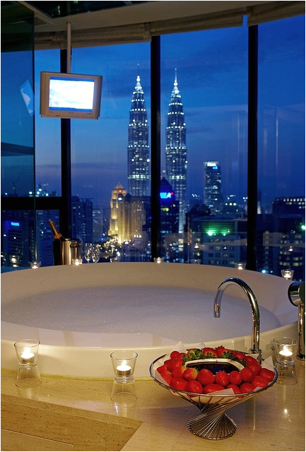 tub with view and strawberry chocolate