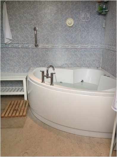 Jacuzzi Bathtub for Sale Corner Jacuzzi Bath for Sale for Sale In Naas