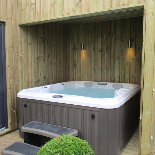 jacuzzi hot tub j225