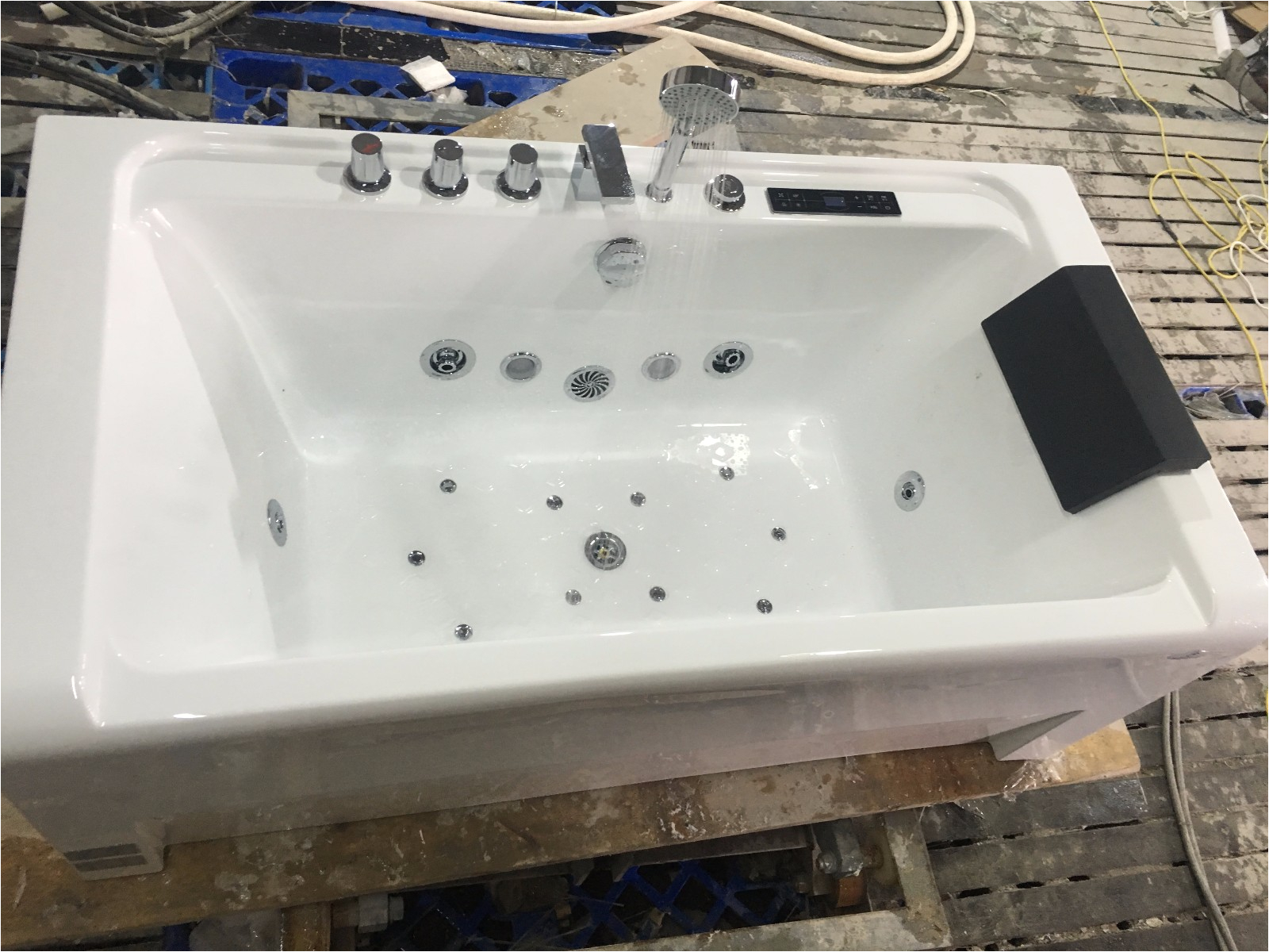 one person inflatable hot tub mec3077