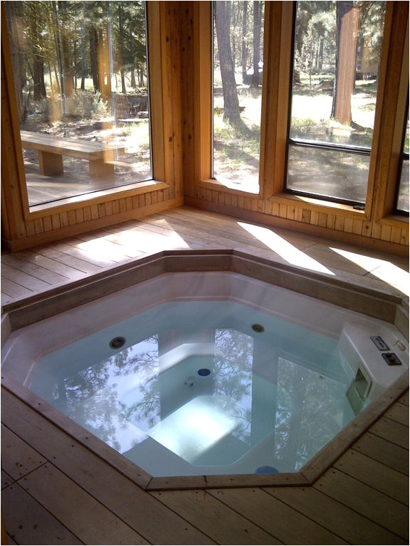 Large Jacuzzi Bathtubs Traditional Black butte Ranch House Features Big