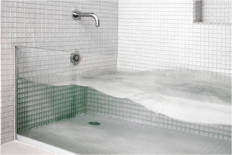 the see through bathtub