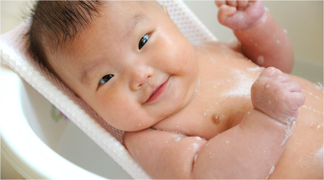 what to know about baby s first bath