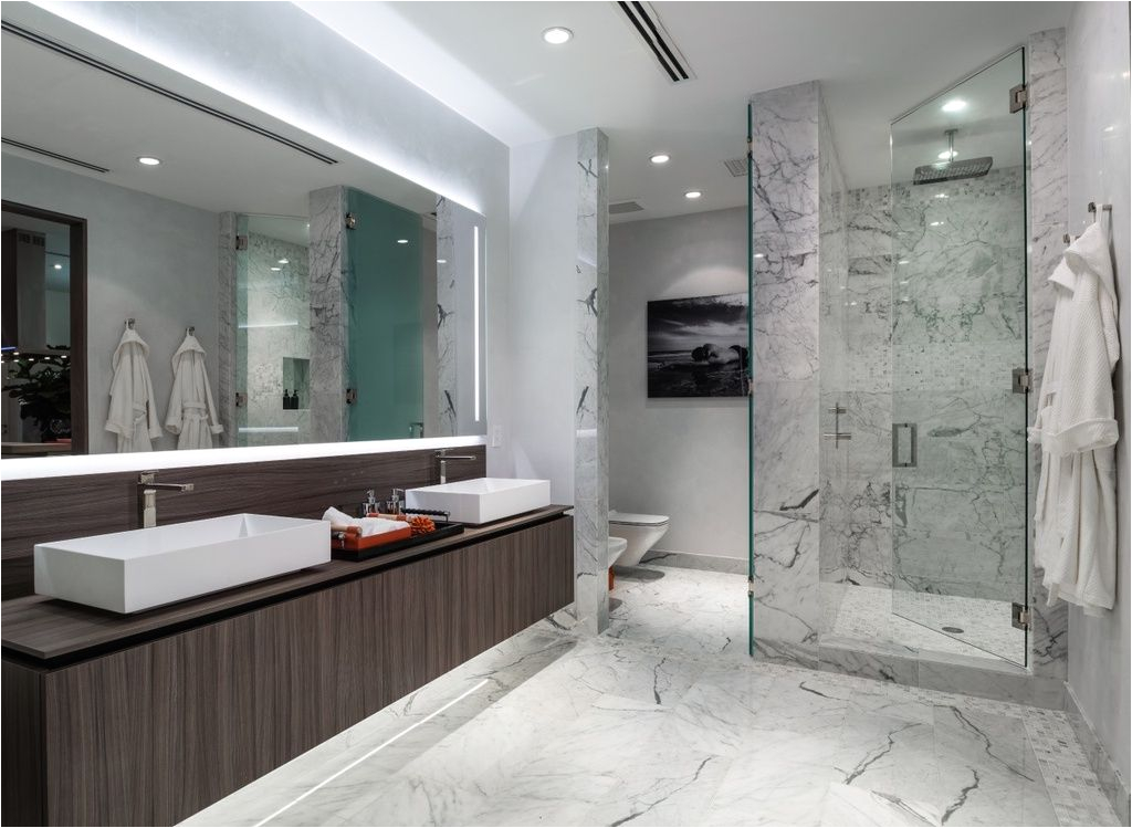 Modern Luxurious Bathtubs In Wall Light Fixtures