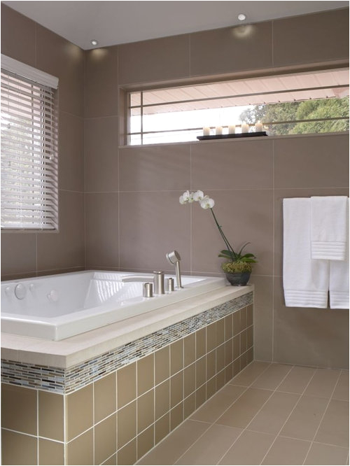 tiles around tub