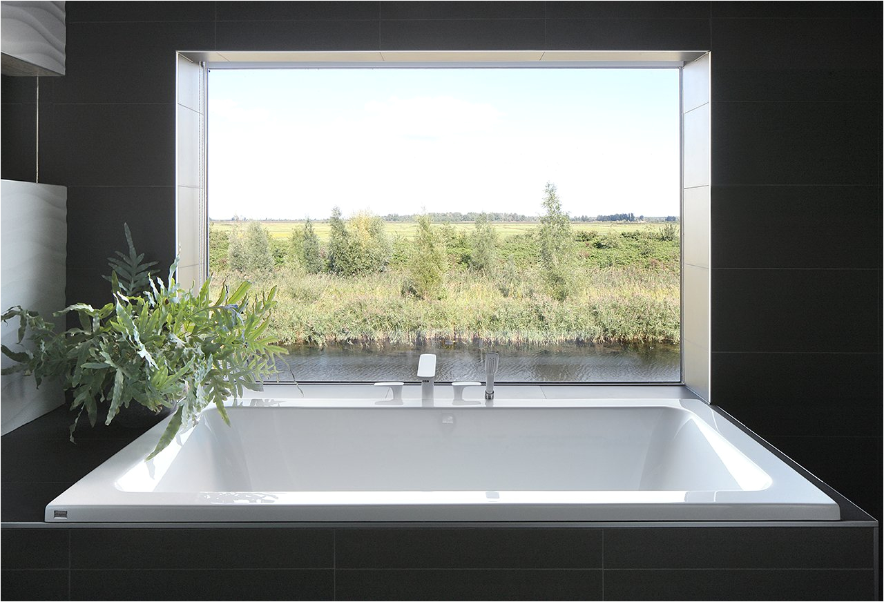 Outdoor Modern Bathtub 40 Modern Bathtubs that soak In the View Dwell