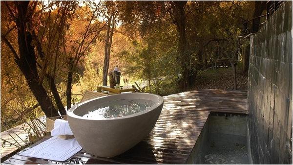 cool spotting outdoor bathtubs