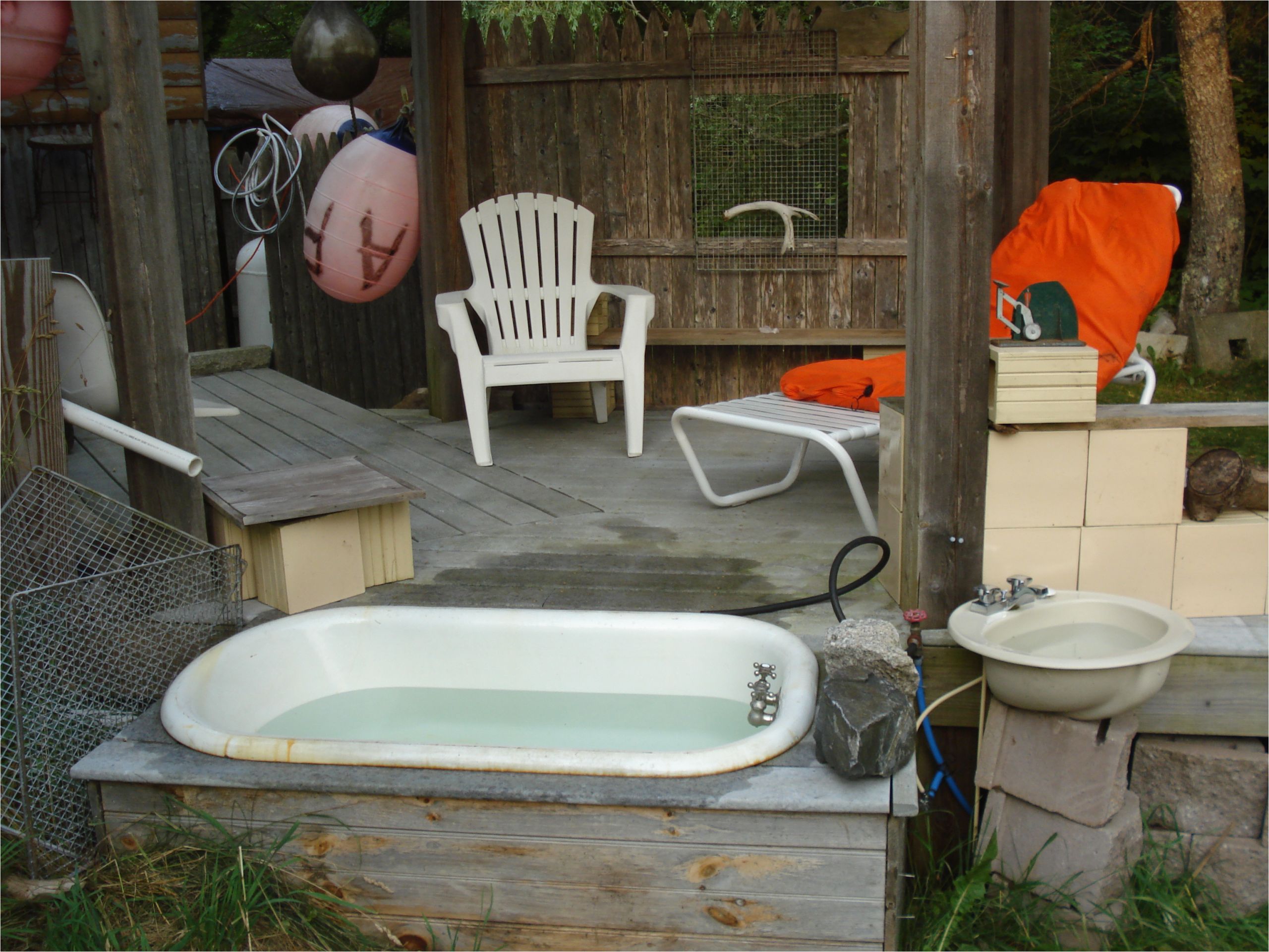 outdoor bathtub