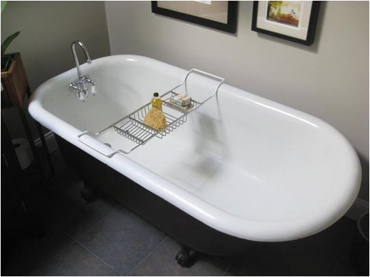 how to clean porcelain bathtub or sink